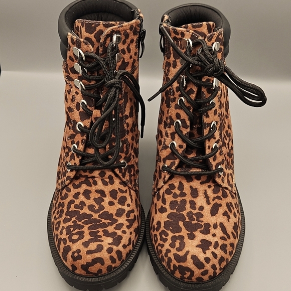 Torrid Leopard Print Lace-Up Boots Size 10WW NWT - Picture 1 of 7